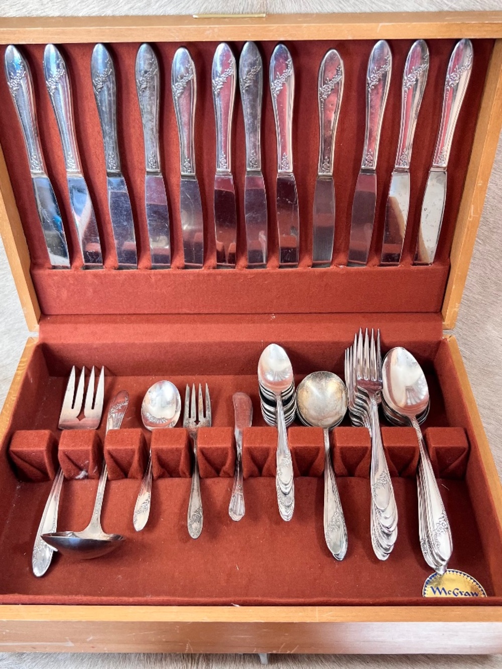 Oneida Silver Prestige 1946 Queen Bess Silverplate 50-Piece Flatware Set w/ Box